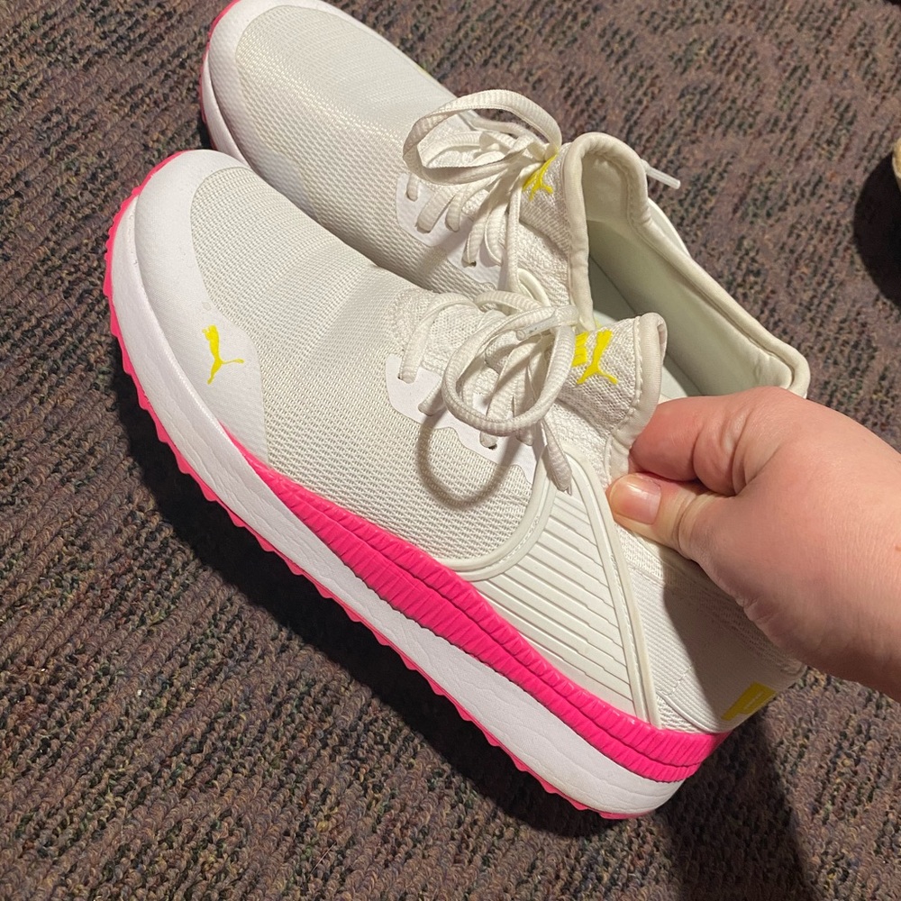Women’s pumas